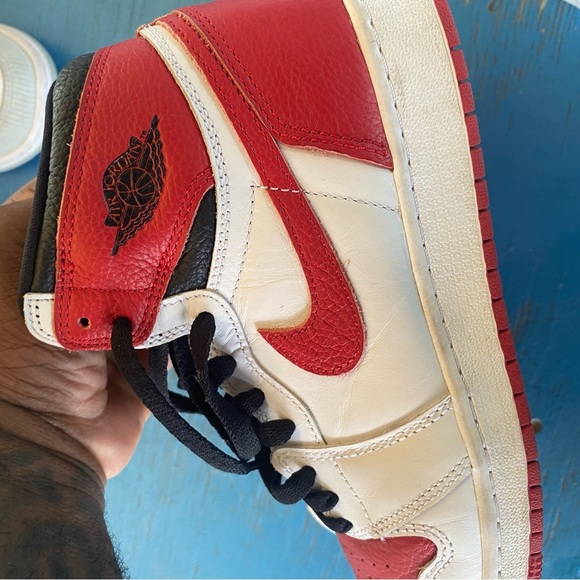 Air Jordan Kids Sneakers Red and White Nike Retro 1 High - Picture 5 of 7